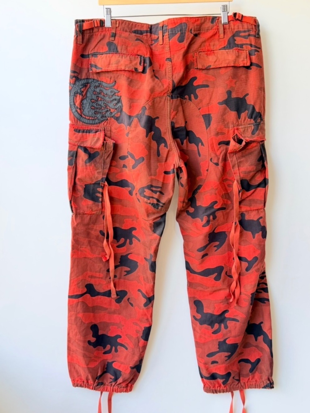 Hellstar Embroidered Logo Cargo Pants Men’s Size XL Red Camo H74